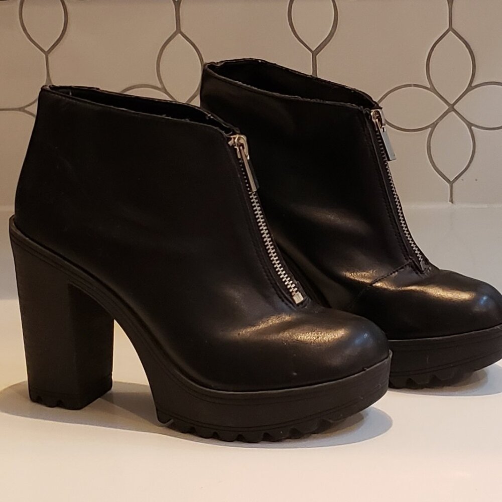 Mossimo Supply Co Black Zip Up  Chunky Heel  Ankle Boot  7 1/2